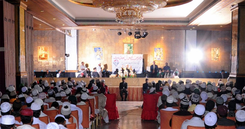 Shaykh-ul-Islam delivers lecture Dars-e-Usool-e-Hadith in Hyderabad Deccan India 2012