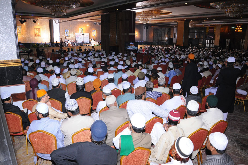 Shaykh-ul-Islam delivers lecture Dars-e-Usool-e-Hadith in Hyderabad Deccan India 2012