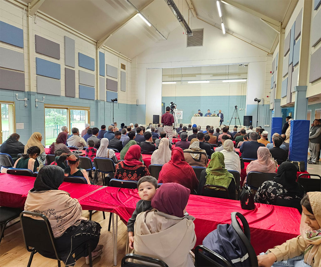 Shaykh-ul-Islam delivers nasiha to MQI members in Dundee on Faith, Childhood Development and Community Protection