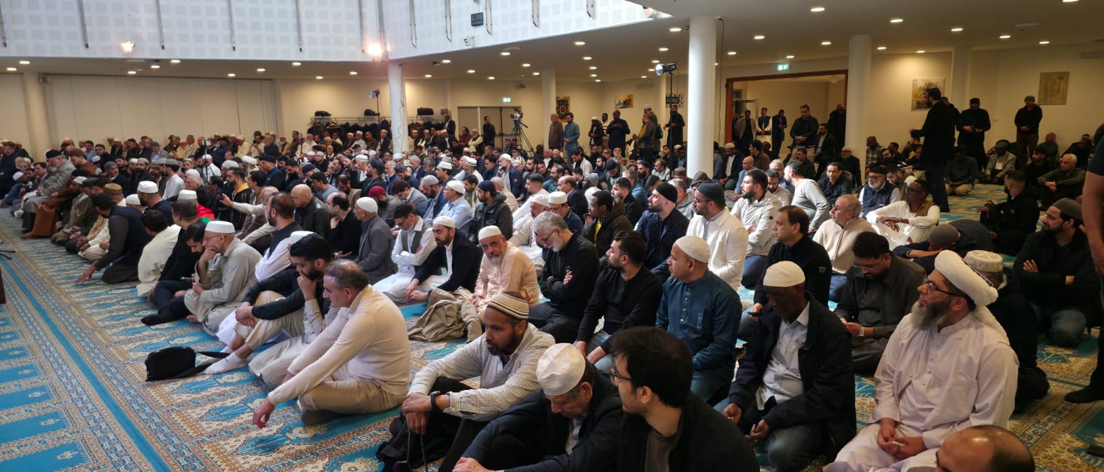 Dr Tahir ul Qadri Offering of Friday Prayer