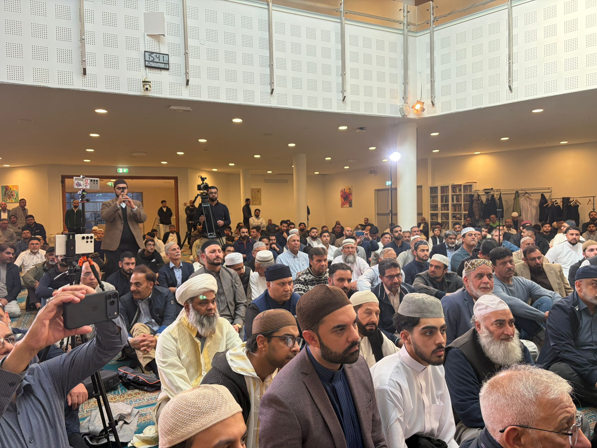 Dr Tahir ul Qadri Addresses Gathering After Friday Prayer in Oslo image5