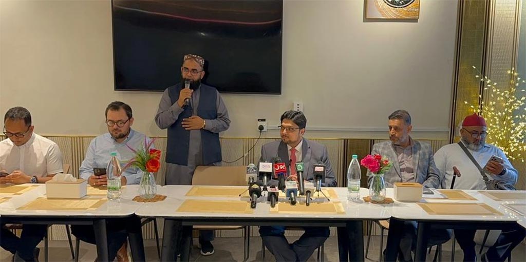 Prof Dr Hussain Mohi-ud-Din Qadri interacting with Pakistani media professionals and social media influencers in Malaysia