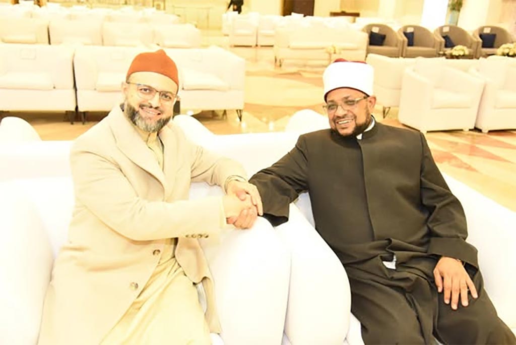 Professor Dr Hassan Mohi-ud-Din Qadri meeting Professor Dr muhammad Abdul Dayem Al Jundi during 36th international conference in Cairo