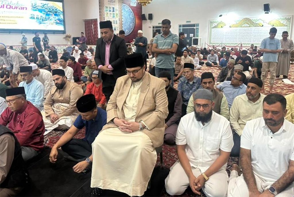 Prof. Dr. Hussain Mohi-ud-Din Qadri addressing Friday congregation at Saraye Nashr-ul-Quran, Putrajaya, Malaysia