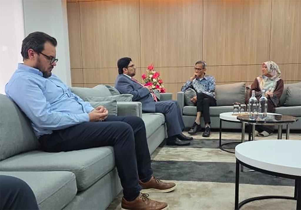 Prof Dr Hussain Mohi-ud-Din Qadri in academic meeting with INCEIF University leadership in Kuala Lumpur