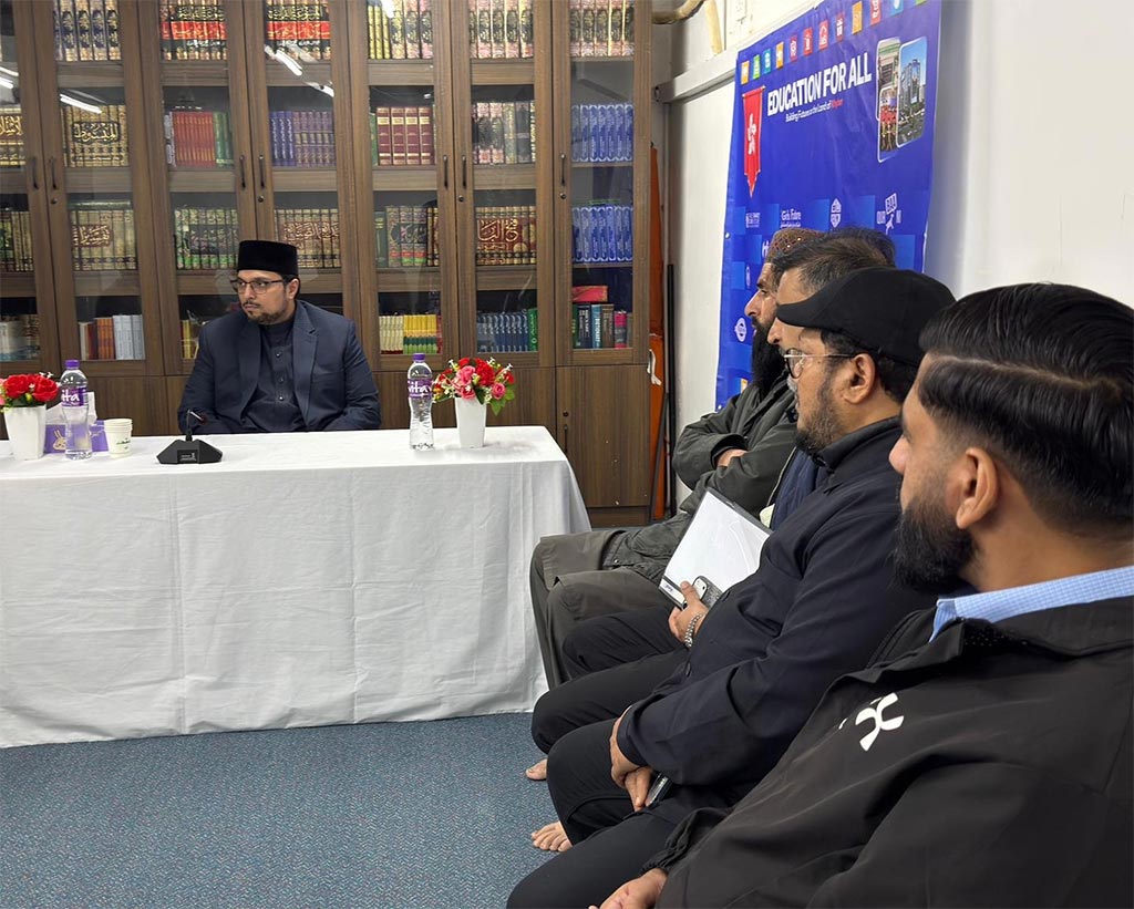 Prof. Dr. Hussain Mohi-ud-Din Qadri meeting local religious scholars at Minhaj-ul-Quran Islamic Centre Hong Kong