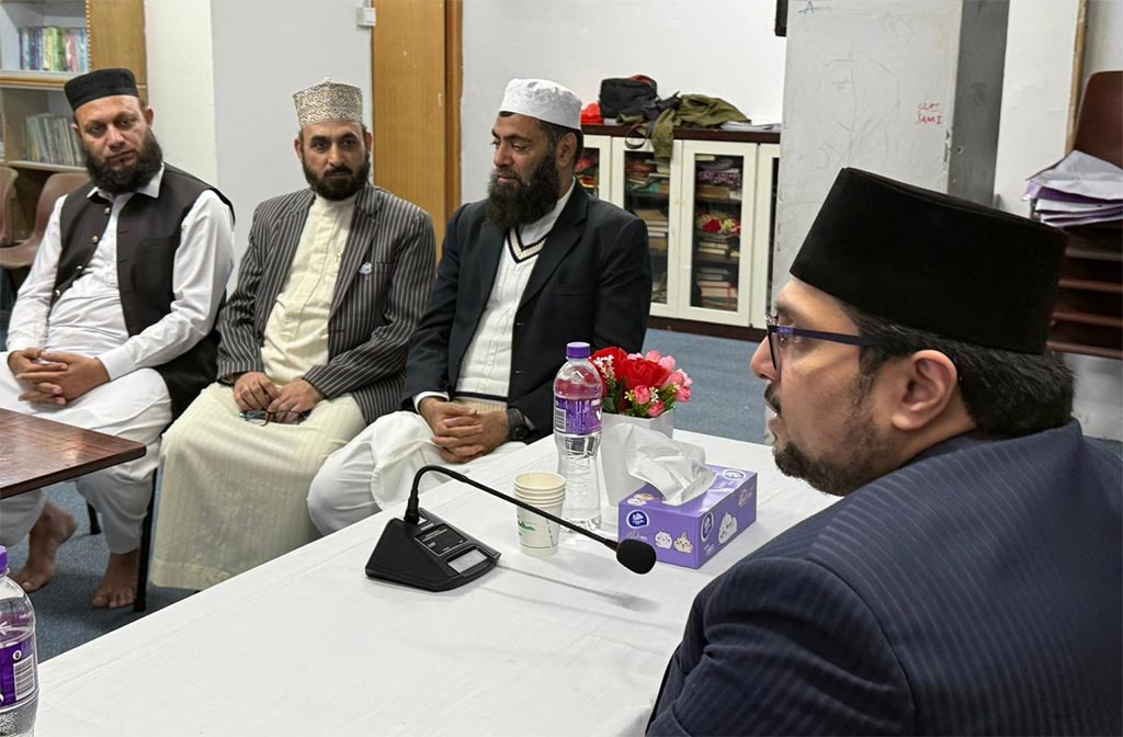Prof. Dr. Hussain Mohi-ud-Din Qadri meeting local religious scholars at Minhaj-ul-Quran Islamic Centre Hong Kong
