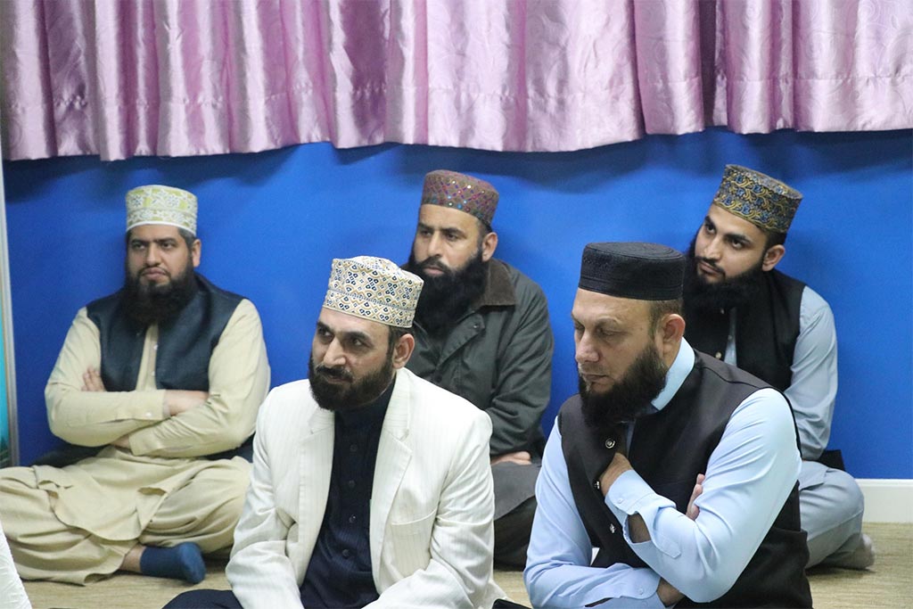 Prof. Dr. Hussain Mohi-ud-Din Qadri addressing training session at Minhaj-ul-Quran Islamic Centre Sun Po Kong Hong Kong