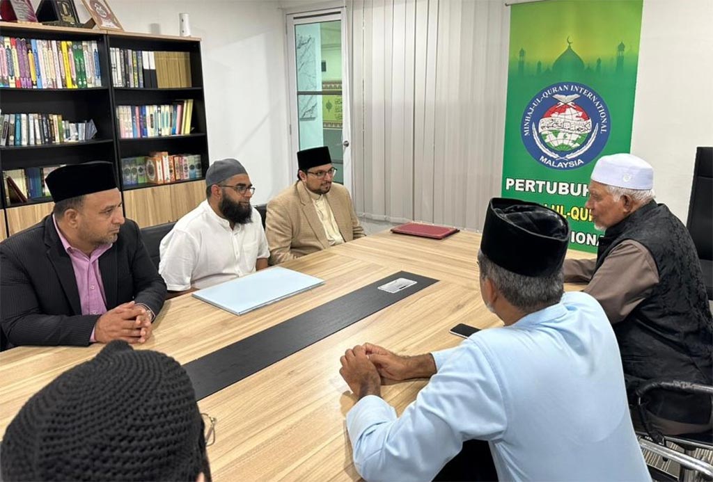 Prof. Dr. Hussain Mohi-ud-Din Qadri presiding over MoU between Minhaj-ul-Qur’an Malaysia and Nasyrul Quran for distribution of Qur’an translations