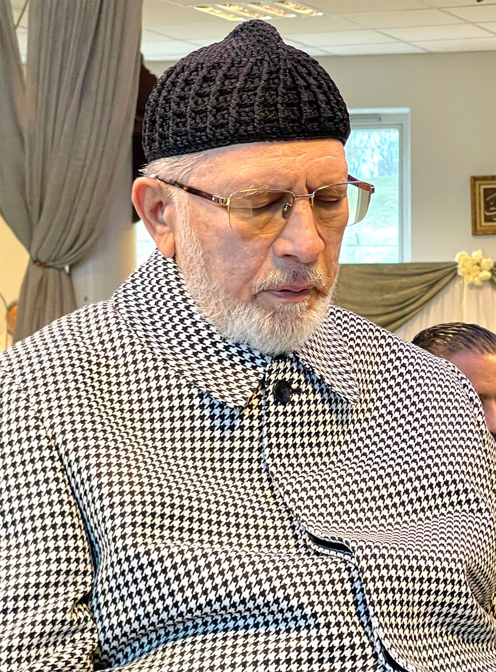 Shaykh ul Islam Offers Jummah Prayer at MQI Norway 2026