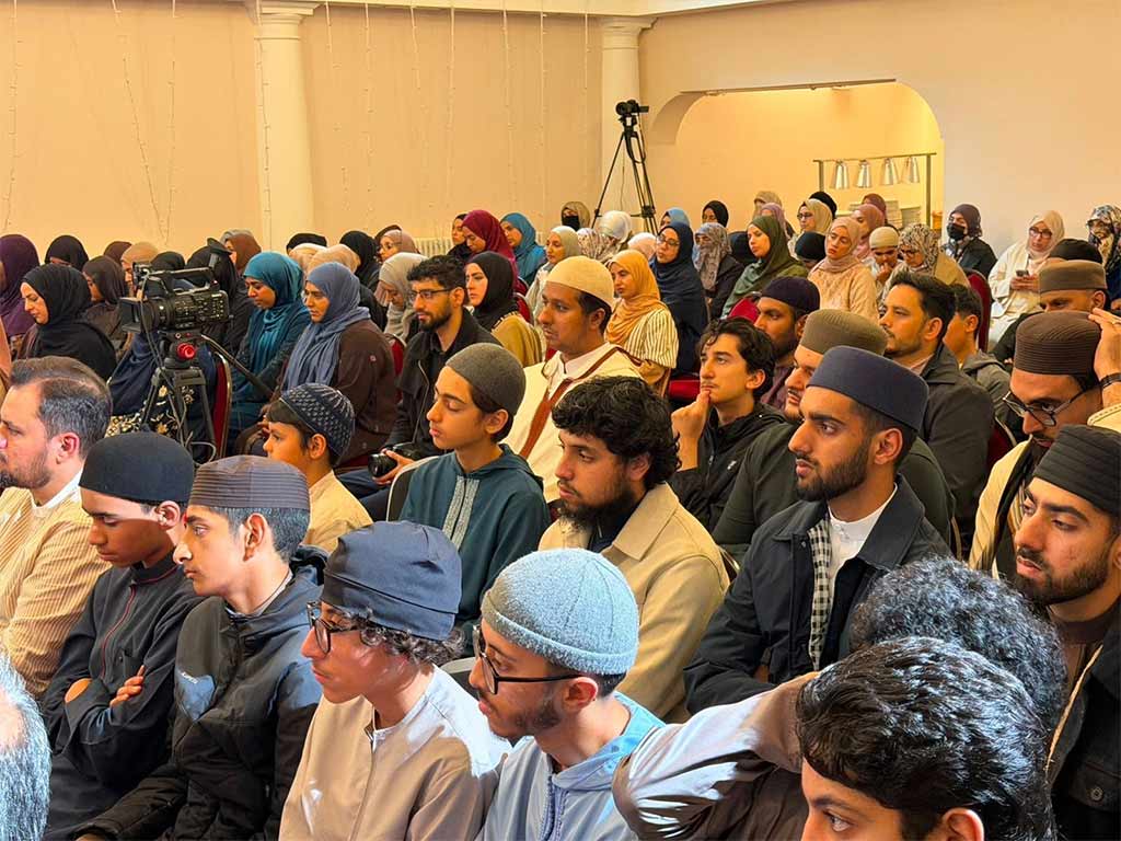 Shaykh-ul-Islam Dr. Muhammad Tahir-ul-Qadri Delivers Inspiring Session “The Unbroken Chain” in Sheffield