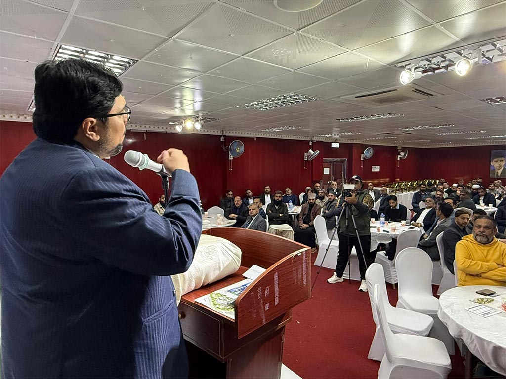 Prof. Dr. Hussain Mohi-ud-Din Qadri addressing Education for All seminar at Pakistan Club Hong Kong