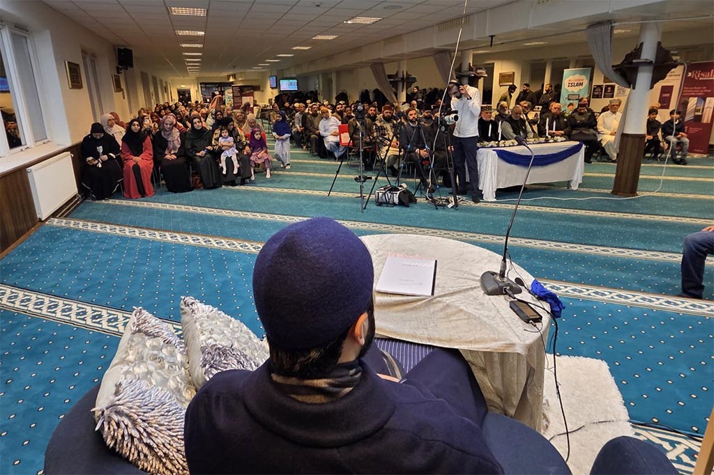 Shaykh Hammad Mustafa al-Madani al-Qadri speaking at Minhaj-ul-Quran Islamic Centre Oslo