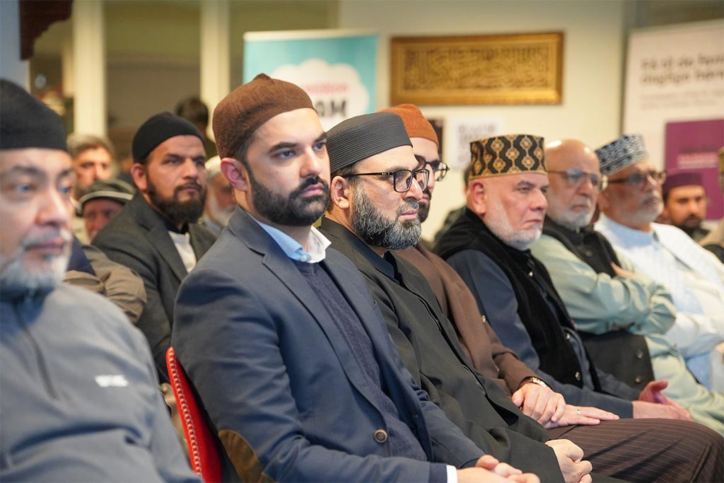 Shaykh Hammad Mustafa al-Madani al-Qadri speaking at Minhaj-ul-Quran Islamic Centre Oslo