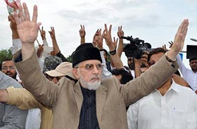 Dr Tahir-ul-Qadri addresses Inqilab March - 17th August 2014
