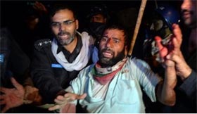 Punjab Police brutality on peaceful protester in Islamabad, 7 martyred, 800 injured