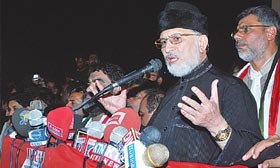 Qadri seeks financial and political support for revolution