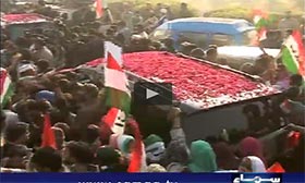 Dr Tahir ul Qadri's warm welcome at Allama Iqbal International Airport, Lahore