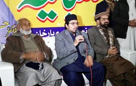Dr Hussain Qadri addresses workers in Rahim Yar Khan