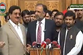 Qamar Zaman Qaira and Shaikh Rasheed visited Central Secretariat PAT