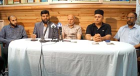 منہاج القرآن سپین کے رہنماؤں کی ہنگامی پریس کانفرنس، لاہور میں پنجاب حکومت کی وحشیانہ پولیس گردی کی پرزور مذمت