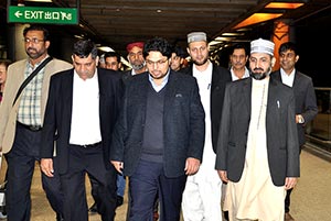 ڈاکٹر حسین محی الدین قادری کی ہانگ کانگ آمد، ایئرپورٹ پر شاندار استقبال