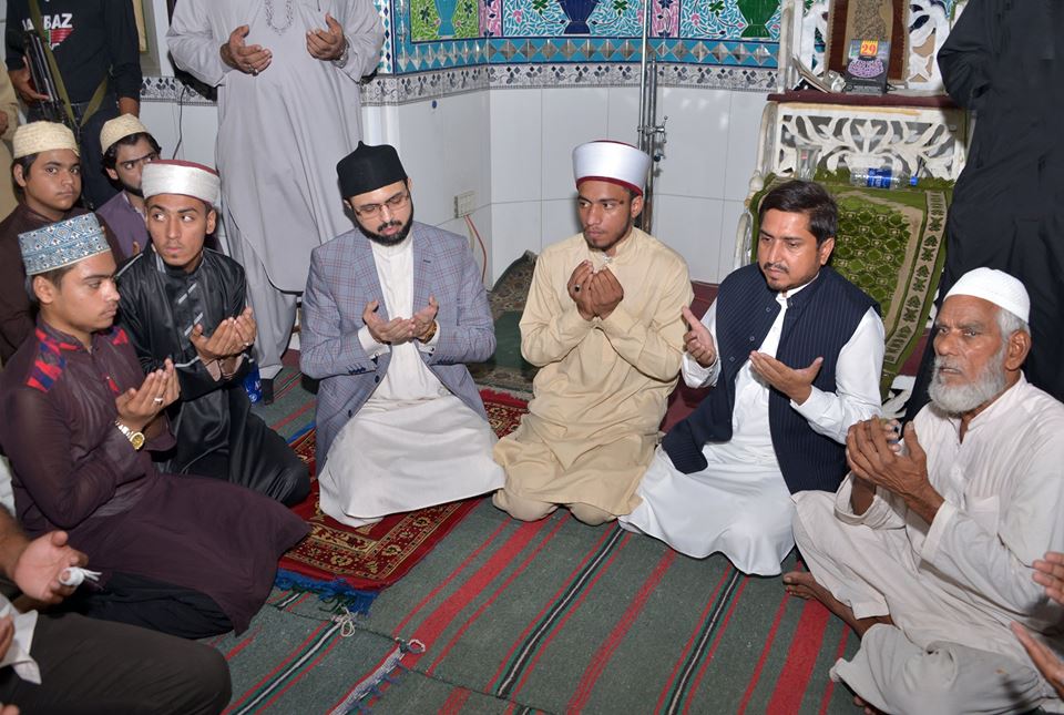 Dr Hassan Mohi-ud-Din visits workers’ families to offer condolences
