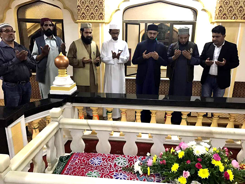 جنوبی افریقہ: ڈاکٹرحسن محی الدین قادری کی صوفی باوا کے مزار پر حاضری