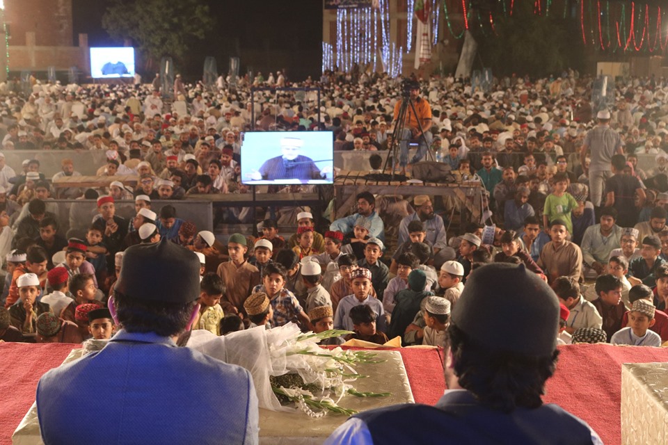 شہراعتکاف کی نویں نشست میں شیخ الاسلام ڈاکٹر محمد طاہرالقادری کا ’’غنیۃ الطالبین‘‘ سے درس تصوف شہراعتکاف کی نویں نشست میں شیخ الاسلام ڈاکٹر محمد طاہرالقادری کا ’’غنیۃ الطالبین‘‘ سے درس تصوف