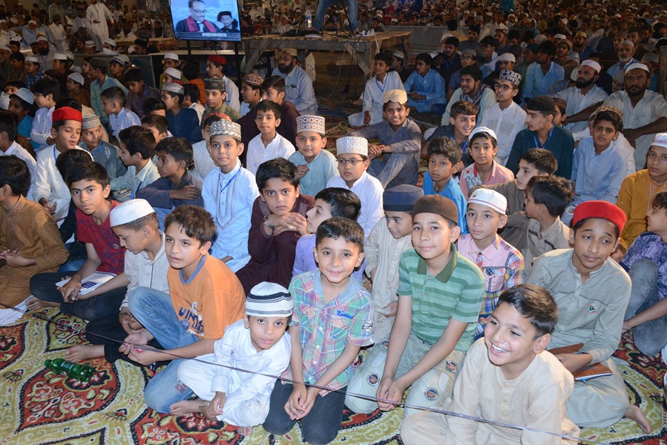 کڈز اعتکاف کے بچوں کی شیخ الاسلام کے خطاب کی نویں نشست میں خصوصی شرکت کڈز اعتکاف کے بچوں کی شیخ الاسلام کے خطاب کی نویں نشست میں خصوصی شرکت