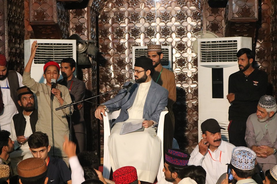 کڈز اعتکاف میں شریک بچوں کی ڈاکٹر حسن محی الدین قادری سے ملاقات کڈز اعتکاف میں شریک بچوں کی ڈاکٹر حسن محی الدین قادری سے ملاقات