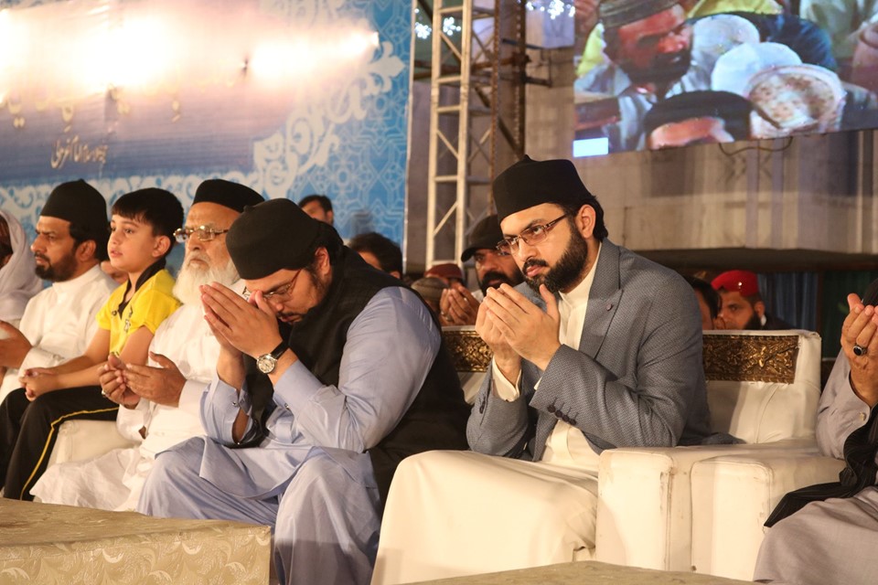 شیخ الاسلام ڈاکٹر محمد طاہرالقادری کی خصوصی دعا کیساتھ شہراعتکاف کا اختتام، عید کی مبارکباد شیخ الاسلام ڈاکٹر محمد طاہرالقادری کی خصوصی دعا کیساتھ شہراعتکاف کا اختتام، عید کی مبارکباد