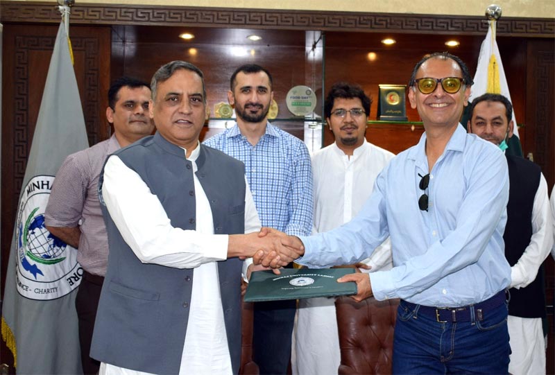 Minhaj University signs an MoU with FINJA for mobile banking services