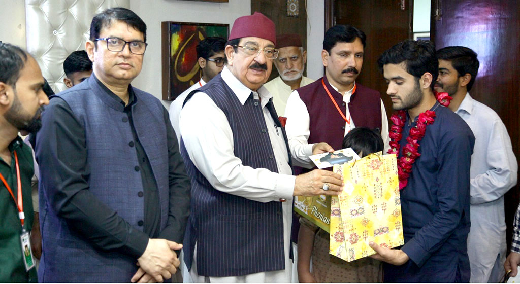 Families of Model Town’s martyrs meet Shaykh Hammad Mustafa